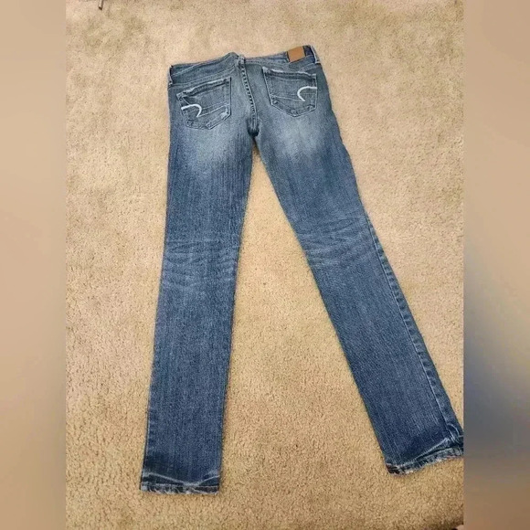 American Eagle Medium Wash Blue Jeans Size 2S 28" Waist Straight Leg #C69 - Picture 3 of 5